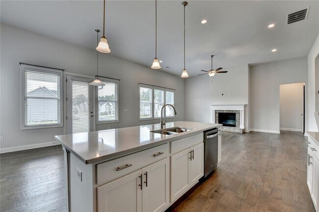 Building Photo - 3695 Andover St