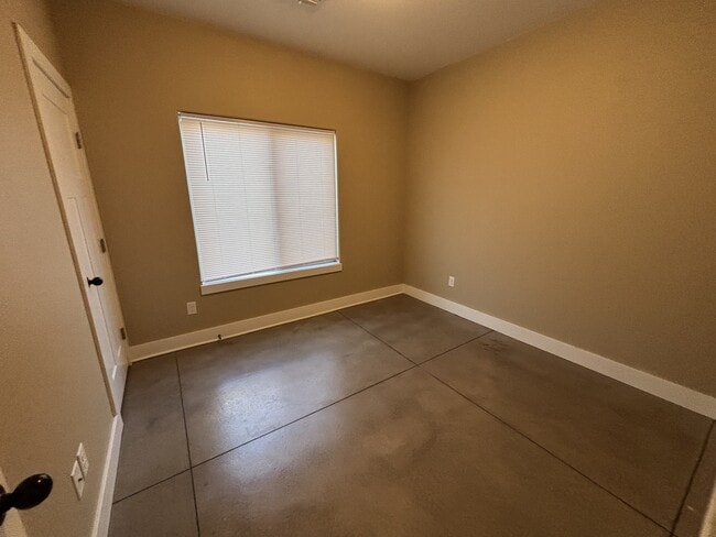Building Photo - 3514 Sunflower Dr