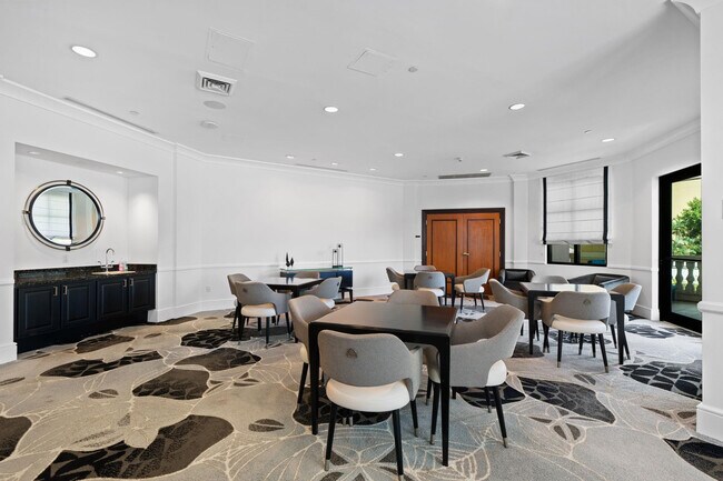 Building Photo - 610 W Las Olas Blvd