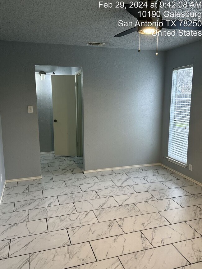 Building Photo - Comfort and Convenience Awaits YOU!