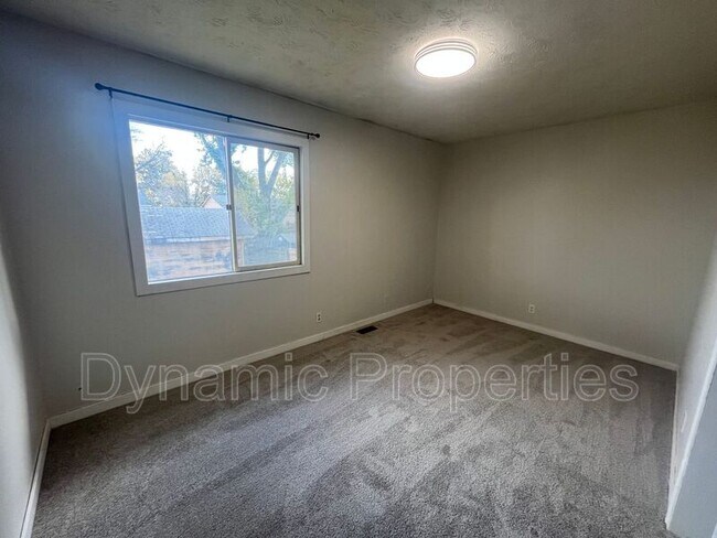 Building Photo - 7009 S 79th St