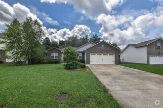 Building Photo - Dog Friendly Three Bedroom!