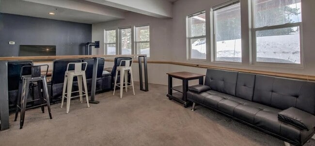 Building Photo - 492 Kimmes Ln