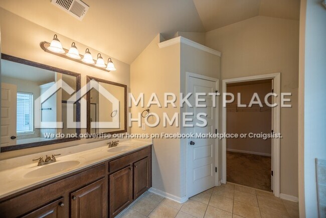 Building Photo - 3333 Grove Landing Cir