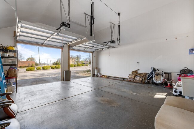 Building Photo - 4302 Elkins Ave