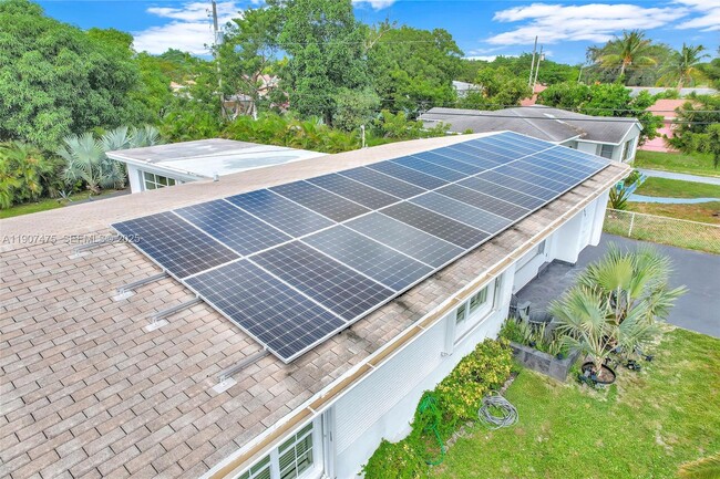 Building Photo - 1420 S 24th Terrace