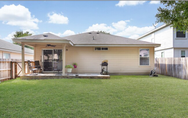 Building Photo - 15830 Manes Grove