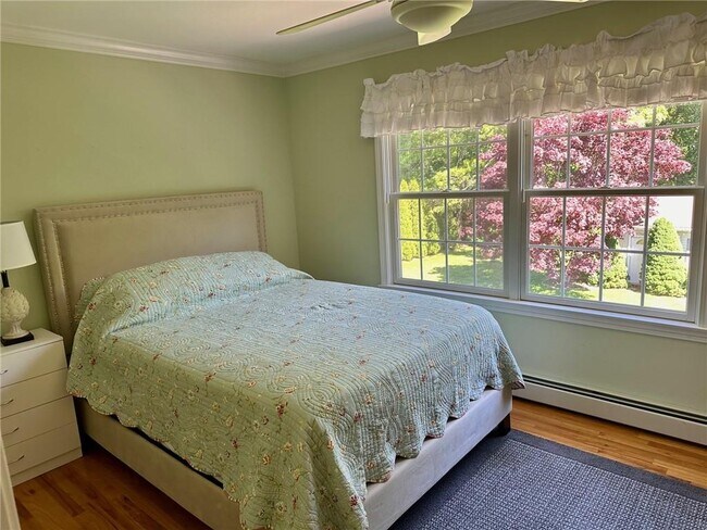 Building Photo - 25 Sycamore Dr