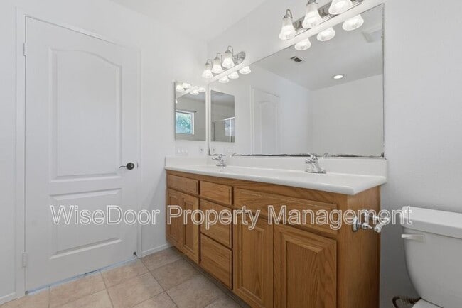 Building Photo - 1087 Waterfall Way