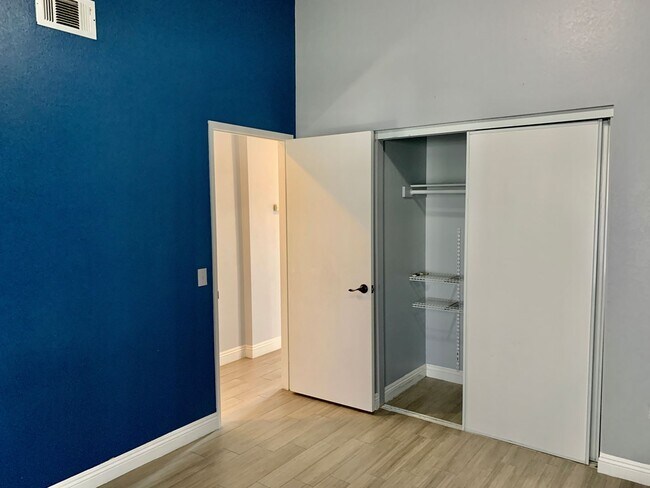 Building Photo - Nice Single Story Home