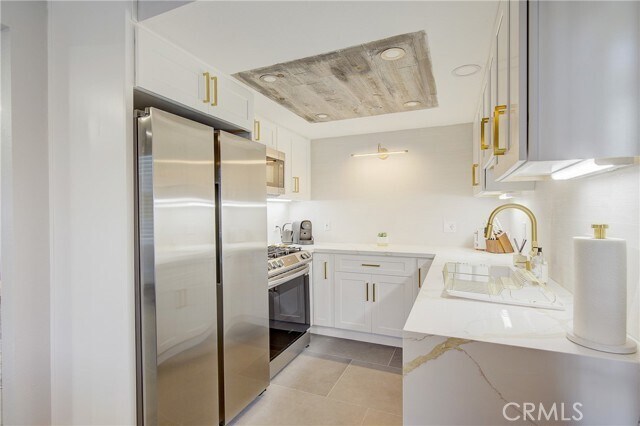 Building Photo - 16562 Regina Cir