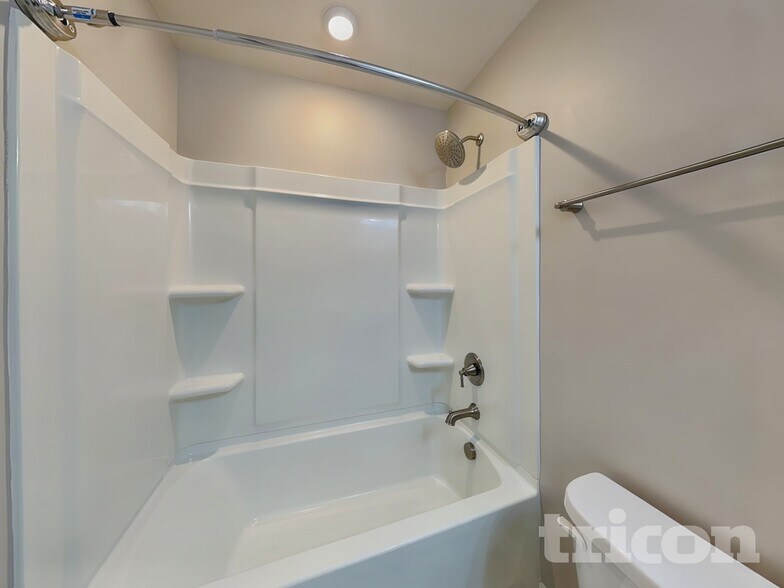 Building Photo - 1112 Gemfor St