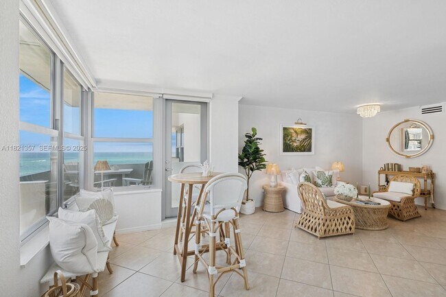 Building Photo - 2899 Collins Ave