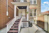 Building Photo - 1524 N Western Ave