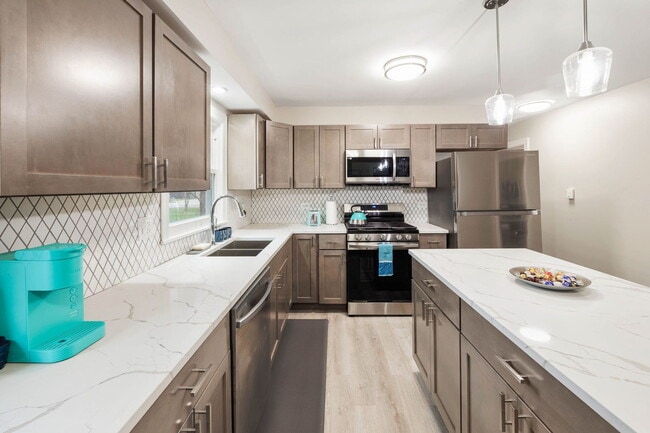 Building Photo - 10907 S Normandy Ave