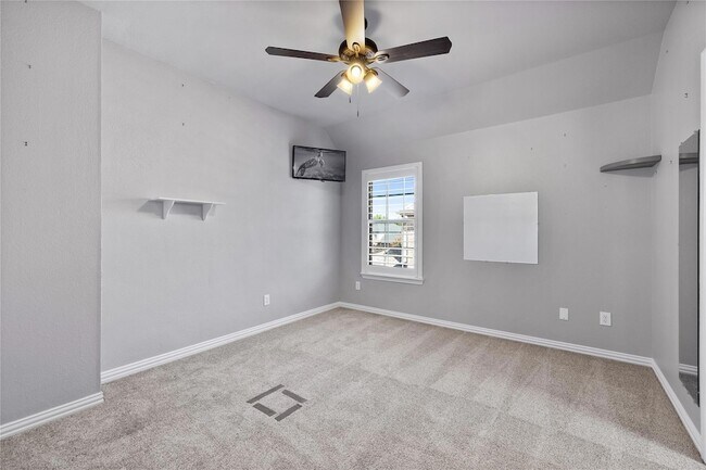 Building Photo - 1908 Thorndale Cir