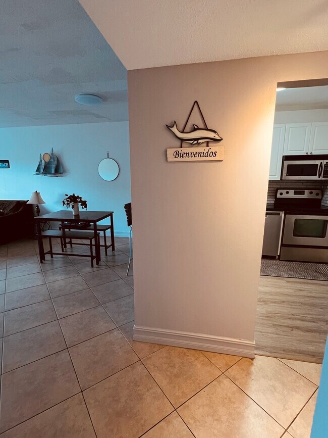 Building Photo - 1455 N Treasure Dr