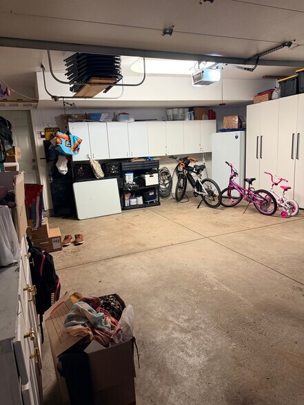 Garage - 172 N East River Rd