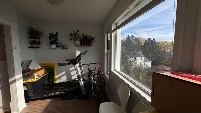 Building Photo - 1712 W 3rd St