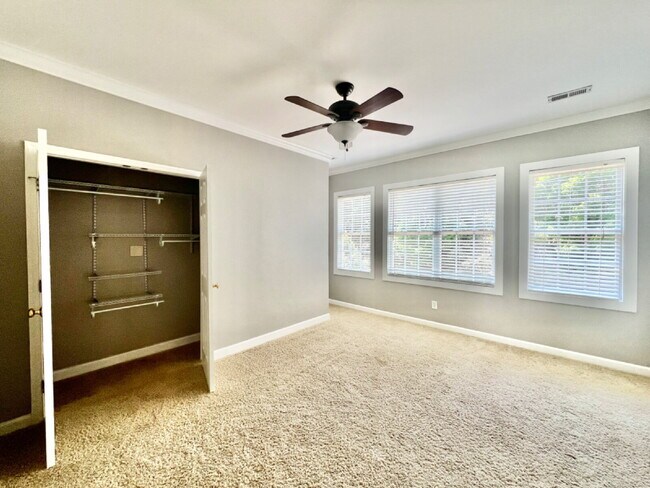 Building Photo - SPACIOUS AND CONVENIENT