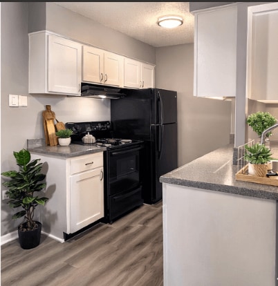 Building Photo - Knollwood Apartments