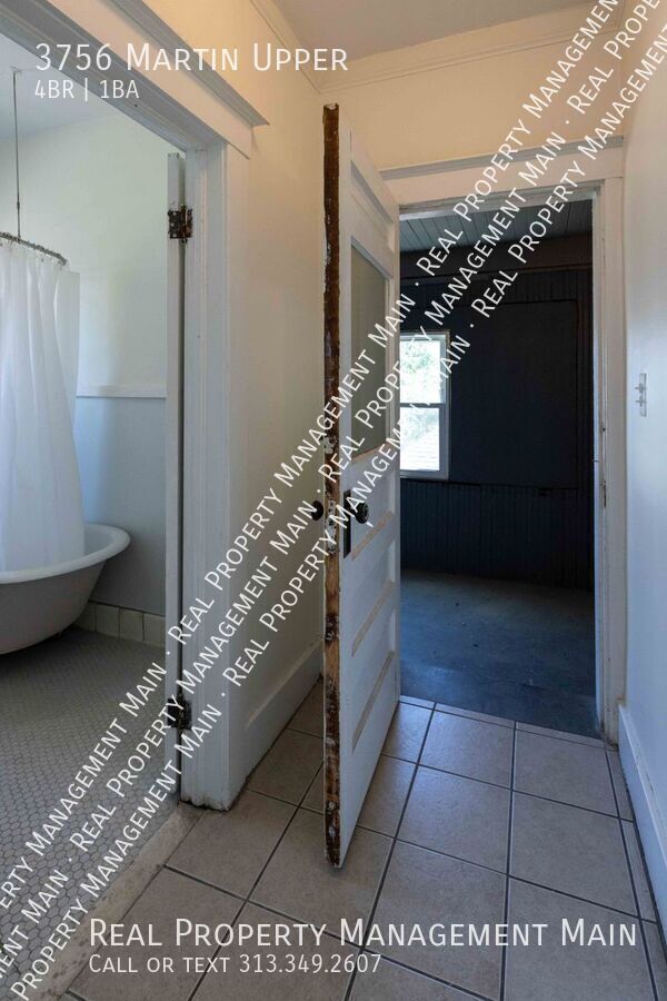 Building Photo - 3756 Martin St