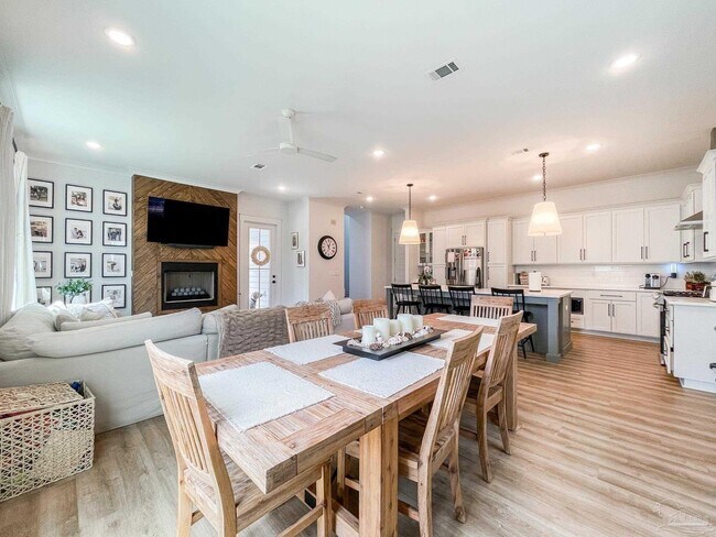 Building Photo - 13805 Red Drum Ct