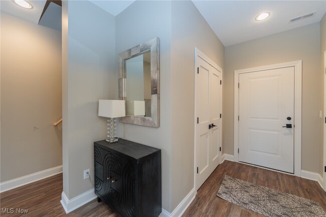 Building Photo - 29 Ashbourne Dr