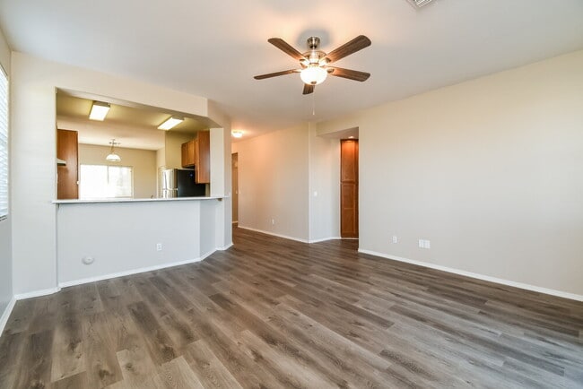 Building Photo - 2730 E Calle Del Norte Dr