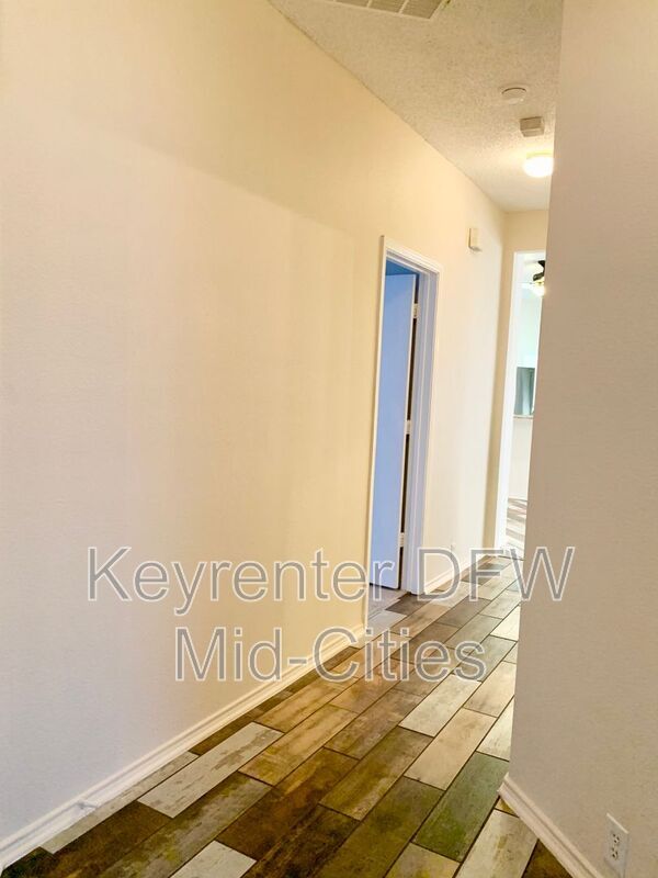 Building Photo - 2606 Lonesome Oak Dr