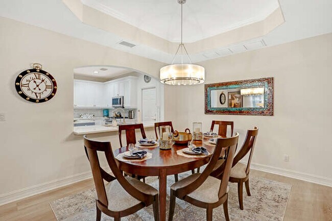 Building Photo - 2847 Tiburon Blvd E