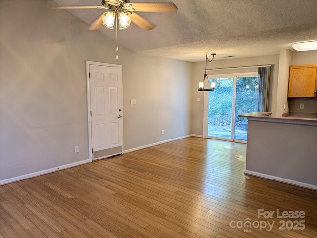 Building Photo - 152 Everett Park Dr