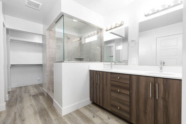 Building Photo - 4 bed | 2.5 bath | 2 car in Desert Canyons