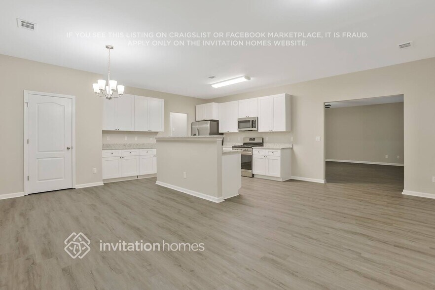 Building Photo - 4339 Shamrock Dr