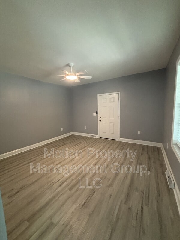 Building Photo - 131 Dixon Cir