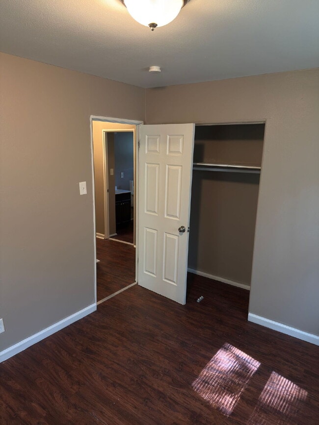 Building Photo - 2033 Bella Clare Dr