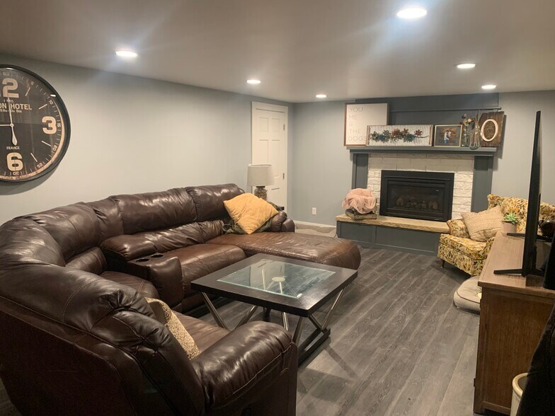 Has gas fireplace for cold, winter nights or Getting cozy with a book - 3111 Harrow Dr