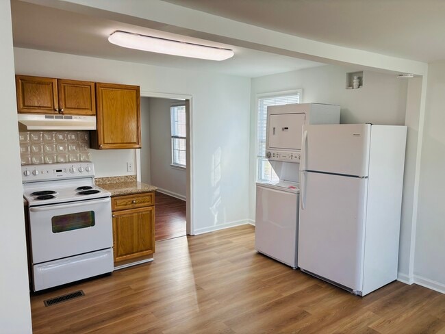 Building Photo - 1312 E 60th St