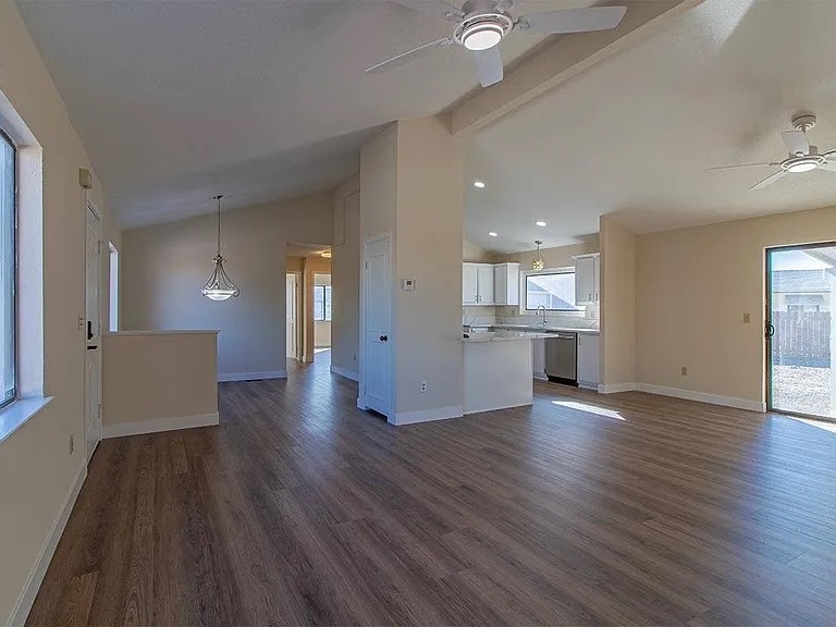 Building Photo - 6420 E Tropicana Ave