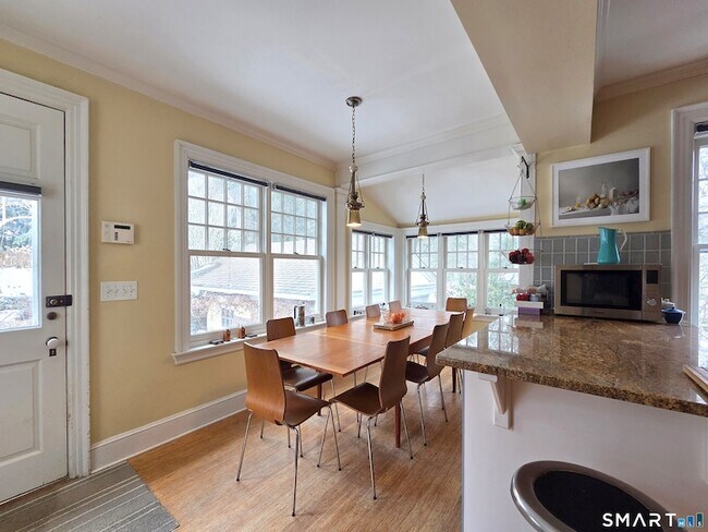 Building Photo - 82 Edgehill Rd