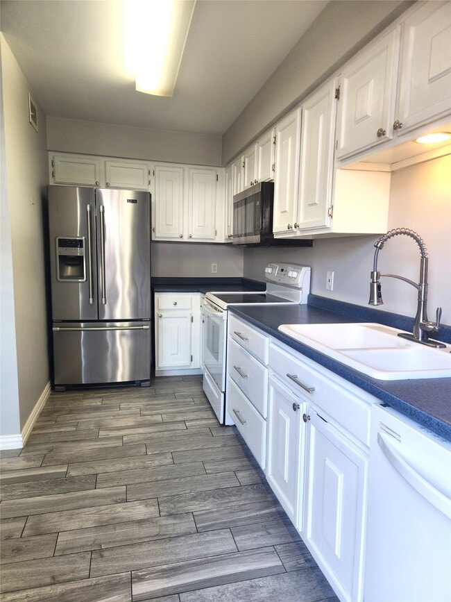 Building Photo - 10352 Longmont Dr