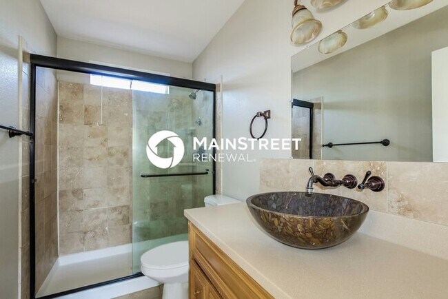 Building Photo - 4 Bedroom Pet-Friendly Home in Glendale, AZ with Main Street Renewal