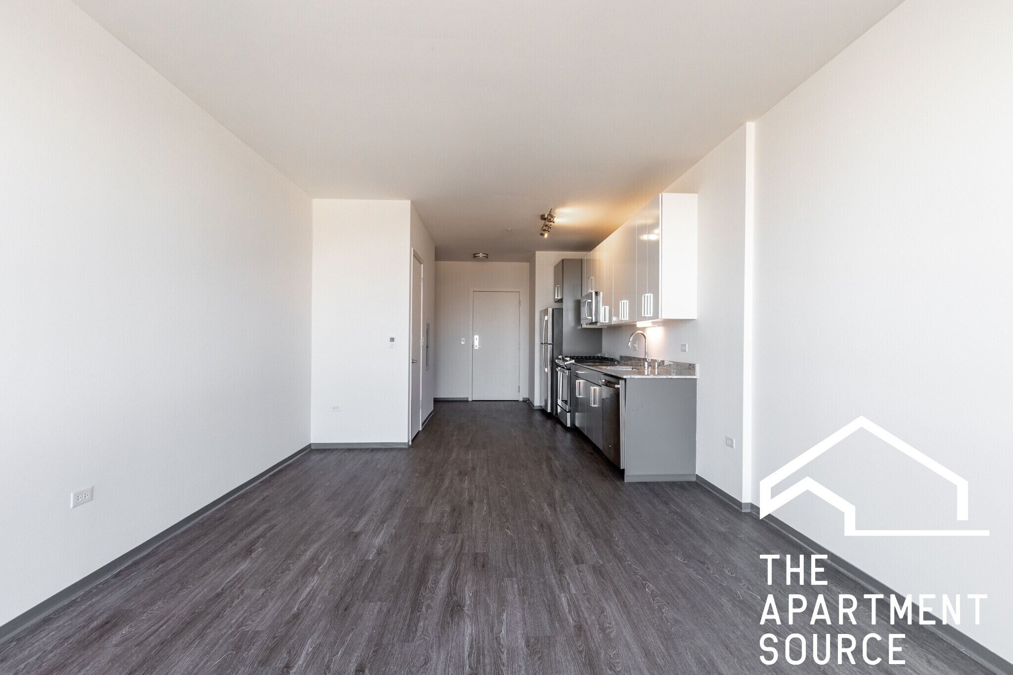 Building Photo - 2340 N California Ave