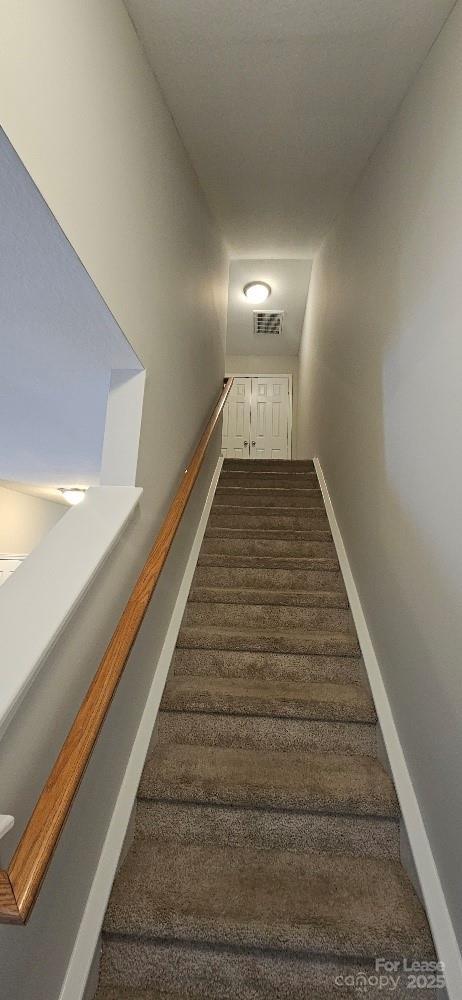 Building Photo - 2715 Meadow Knoll Dr