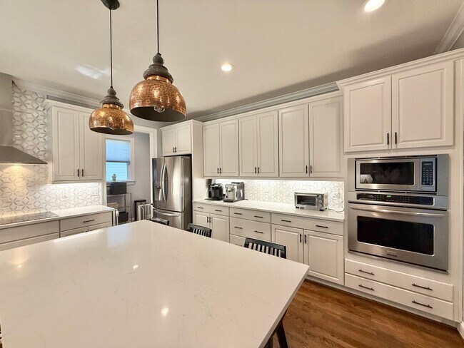 Building Photo - Luxurious 4BD, 3.5BA North Raleigh Home wi...