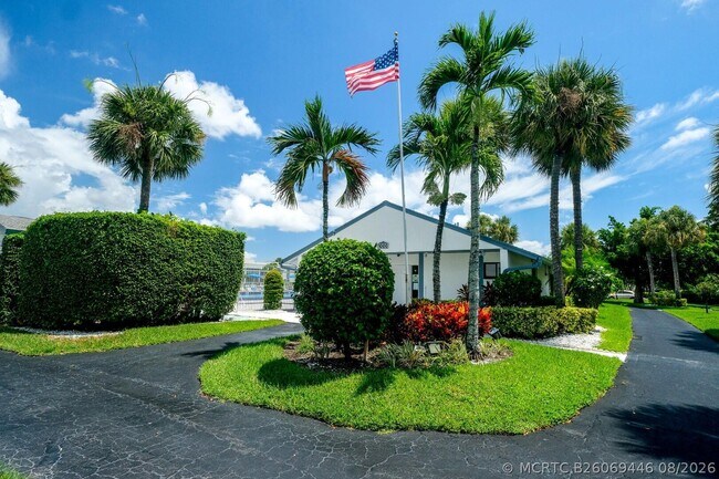 Building Photo - 1004 Green Pine Blvd