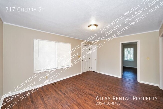 Building Photo - 717 Cherry St