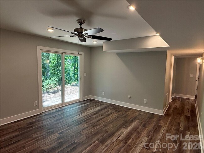 Building Photo - 200 Sherwood Dr