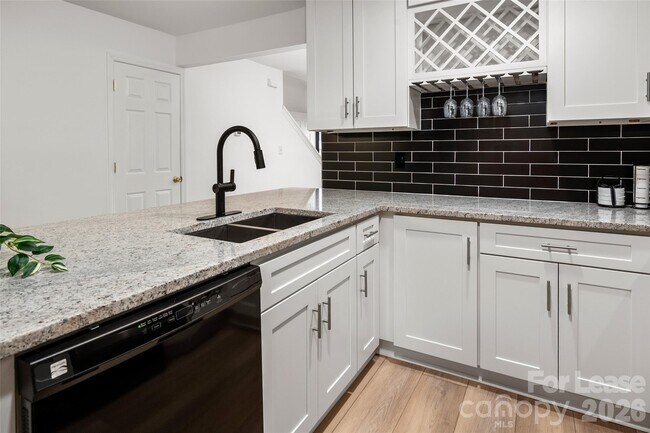 Building Photo - 10943 Carmel Crossing Rd