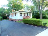 Building Photo - 3 Bedroom, 2 bathroom Ranch for Rent!